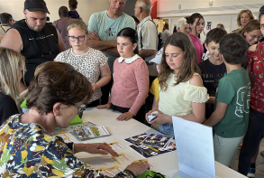 Remise des permis piétons aux enfants.