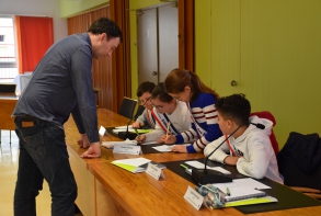 1er février : le conseil municipal des enfants a présenté au maire Rémy Moulin et à Annie Labbé, maire-adjointe à l’éducation, aux loisirs et à la jeunesse, des propositions d’actions pour les jeunes de la commune