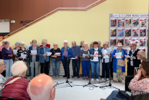 La chorale de la Semaine Bleue a fini en chanson avec le public ! 