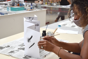 Atelier d'art thérapie organisé par le Centre social et animé par Solenn Ayika