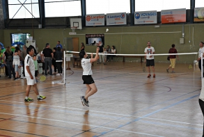 Démonstration de badminton avec les Fous du volant