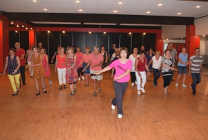 Du 15 au 19 juillet : les amateurs se sont initiés aux danses en ligne avec Fasiladanse (photo: A. Voirin)