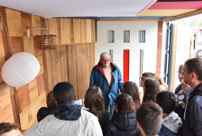 Visite des enfants du Kaisson mobile Kerval. Animation autour du recyclage
