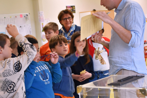 Reportage à l'école des Villes Moisan. L'animateur du C.M.E. a expliqué le déroulement du scrutin