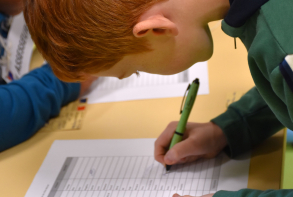 Les votants ont signé la feuille d'émargement.