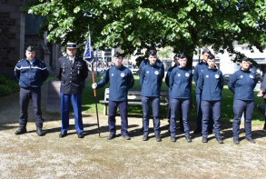 Cérémonie au monument aux morts du centre ville - Les cadets de la gendarmerie de St-Brieuc