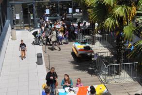 Ateliers maquillage et dessin dans le patio
