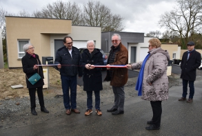 30 janvier : Inauguration des logements construits par Coopalis. Huit maisons individuelles sont désormais accessibles à la propriété 