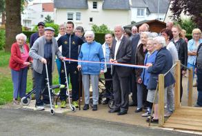 Diaporama Social EHPAD inauguration parcours sportif juin 2016 Coupe ruban 1