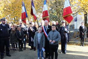 Actualité commémoration centenaire guerre 14 18 enfants lecteurs et maire novembre 2018