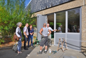 Travaux écoles été 2018. Louis Guilloux menuiserie visite élus