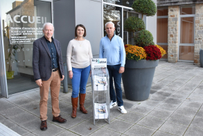 Rémy Moulin, Mari Courtas et Bruno Beuzit présentent les distributeurs de La Gazette