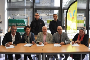 Actualité Jeunesse-éducation Signature re-labellisation du PIJ septembre 2017
