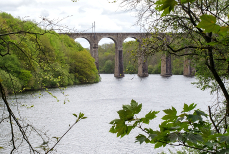 Vue du Pont-Noir sur le viaduc ferroviaire