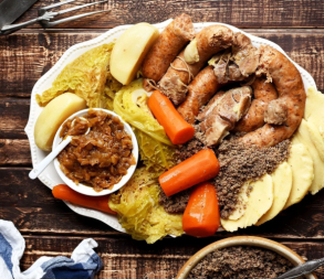 kig-ha-farz-plat-traditionnel-breton-pot-au-feu-bretagne-lorient-morbihan-768x512.jpg