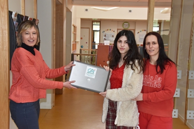 Actualité : Centre social, remise ordinateur portable du Crédit Agricole à une famille 2