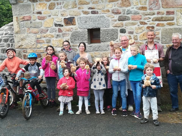 Quartiers - Atelier brioche au four à pain des quartiers de la Poterie septembre 2018