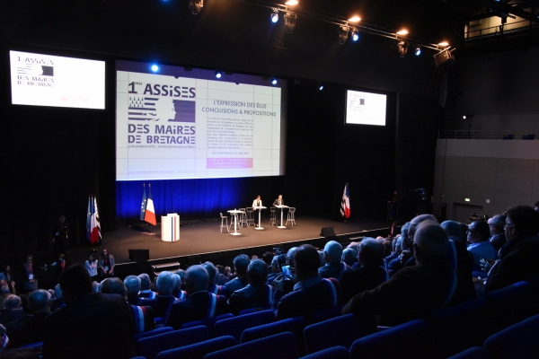 Actualité : Le président Emmanuel Macron à Ploufragan Assises Maires de Bretagne 1