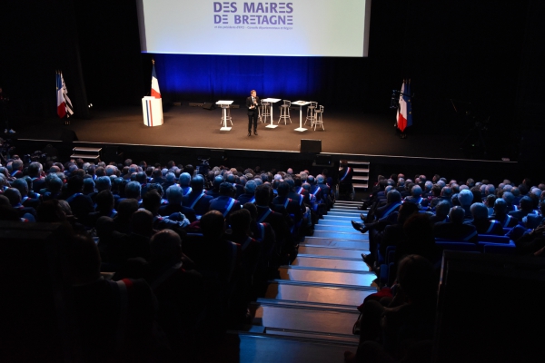 Actualité : Le président Emmanuel Macron à Ploufragan Assises Maires de Bretagne 4