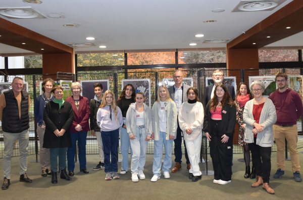 Actualité : vernissage expo du collège "Halte aux déchets" au Conseil départemental - Novembre 2023 2
