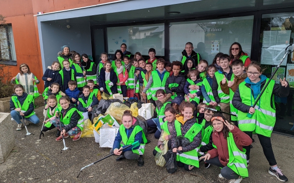 Actualité : nettoyage de printemps "Marche verte" école Louise Michel 23 mars 2023
