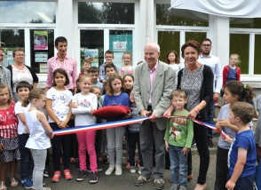 Actualité Enfance Inauguration fresque accueil de loisirs La Vallée coupe du ruban juin 2017