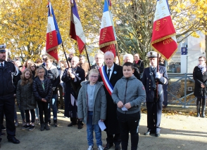 Actualité commémoration centenaire guerre 14 18 enfants lecteurs et maire novembre 2018