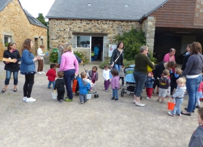 Social solidarités crèche familiale sortie à la ferme
